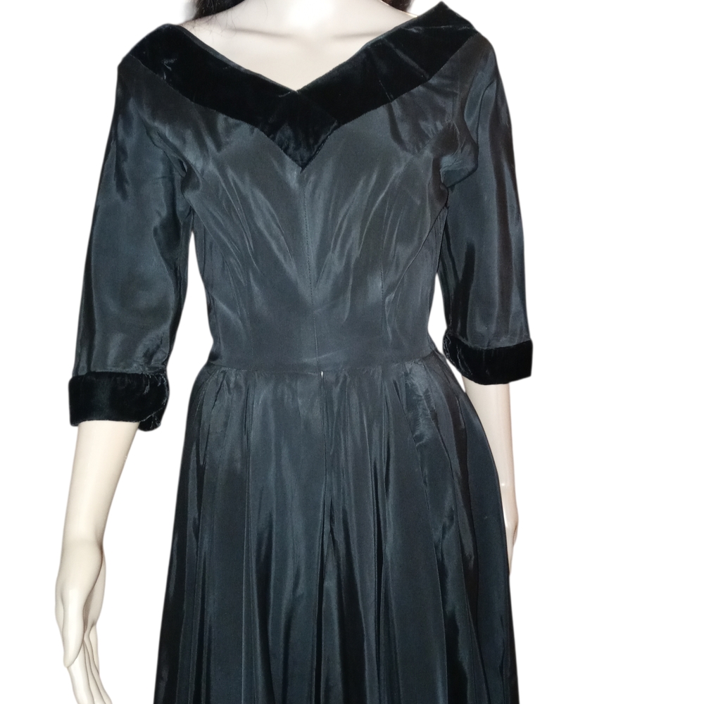Elegant Black vintage Satin Long Sleeve Dress